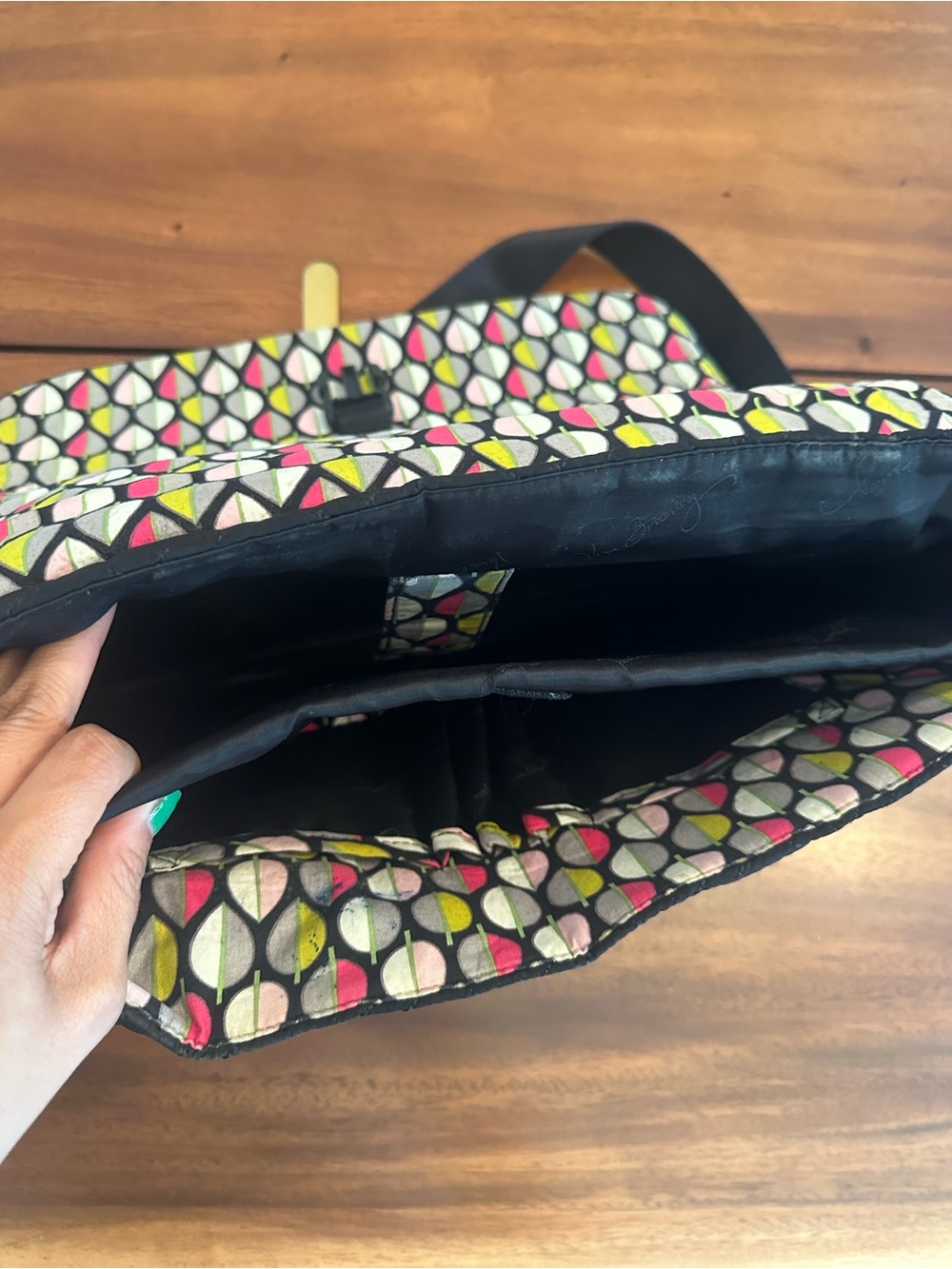 Vera Bradley Quilted Black laptop messenger bag - Picture 7 of 12